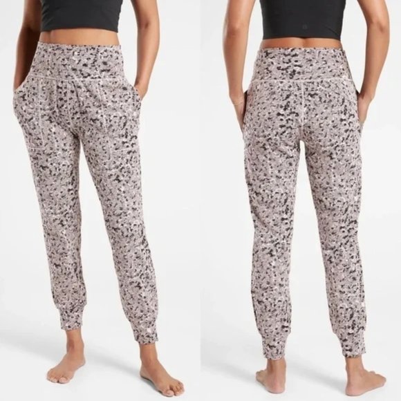 Athleta Pants - ATHLETA Salutation Textured Jogger in Meadow Decadent Chocolate L